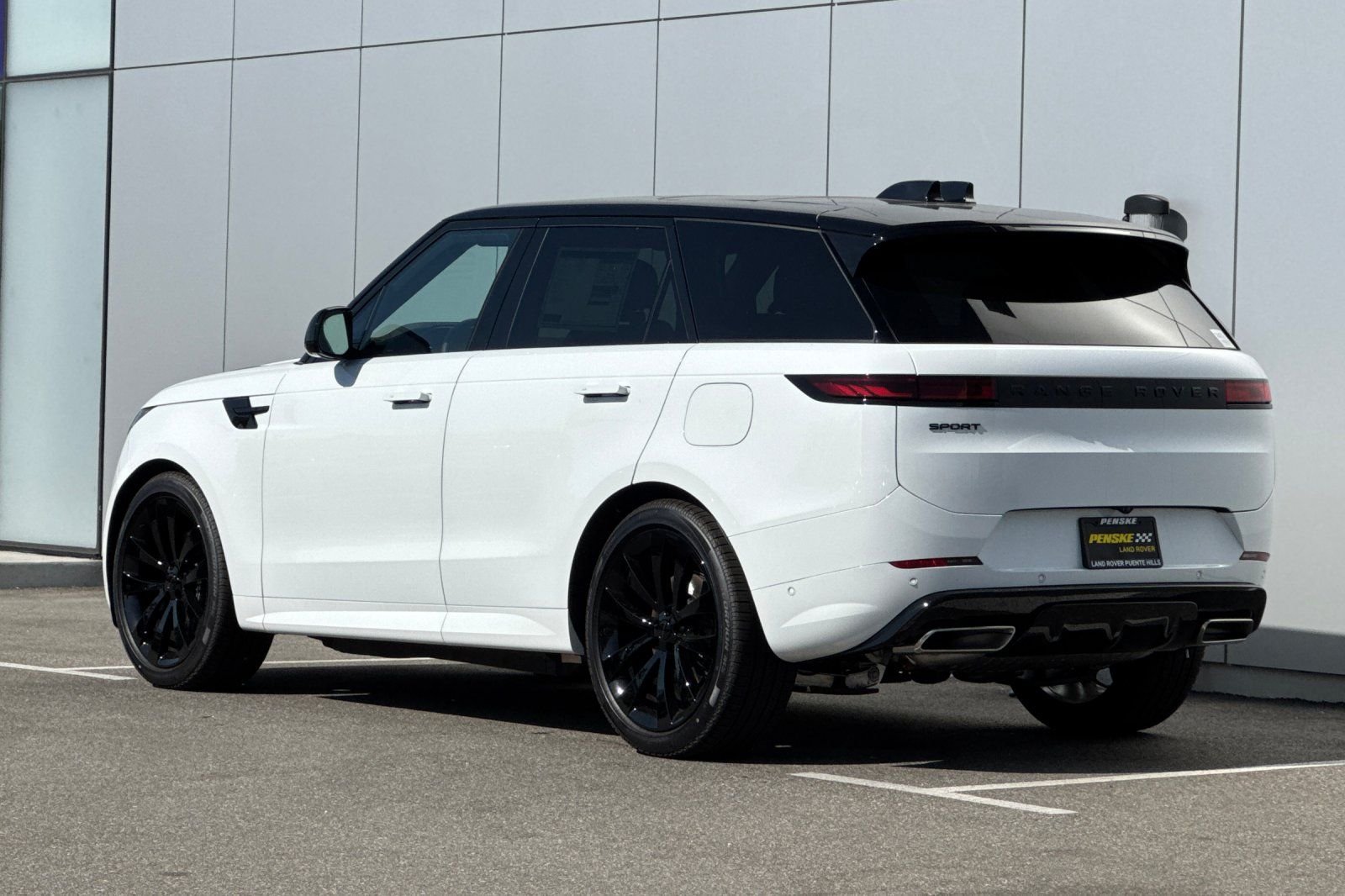 New 2026 Fuji White Land Rover Dynamic SE image 3