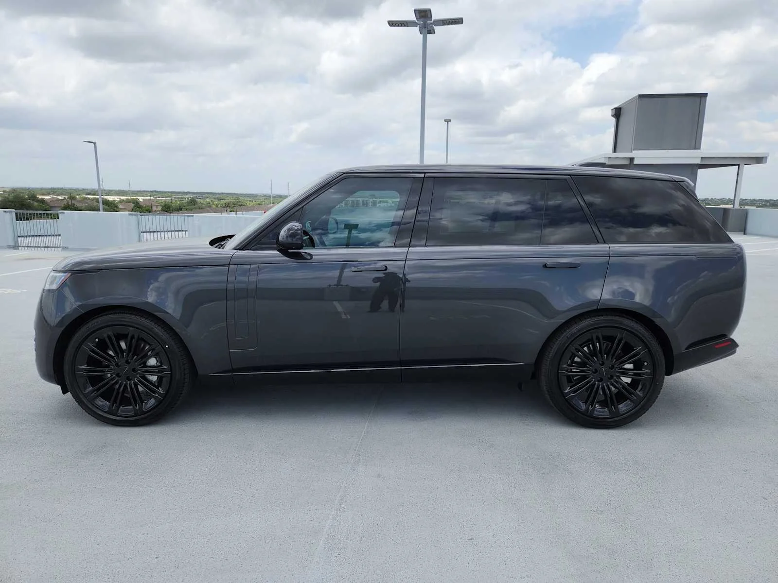 New 2026 Carpathian Grey LAND ROVER SE LWB 7-Seats / V8 image 4