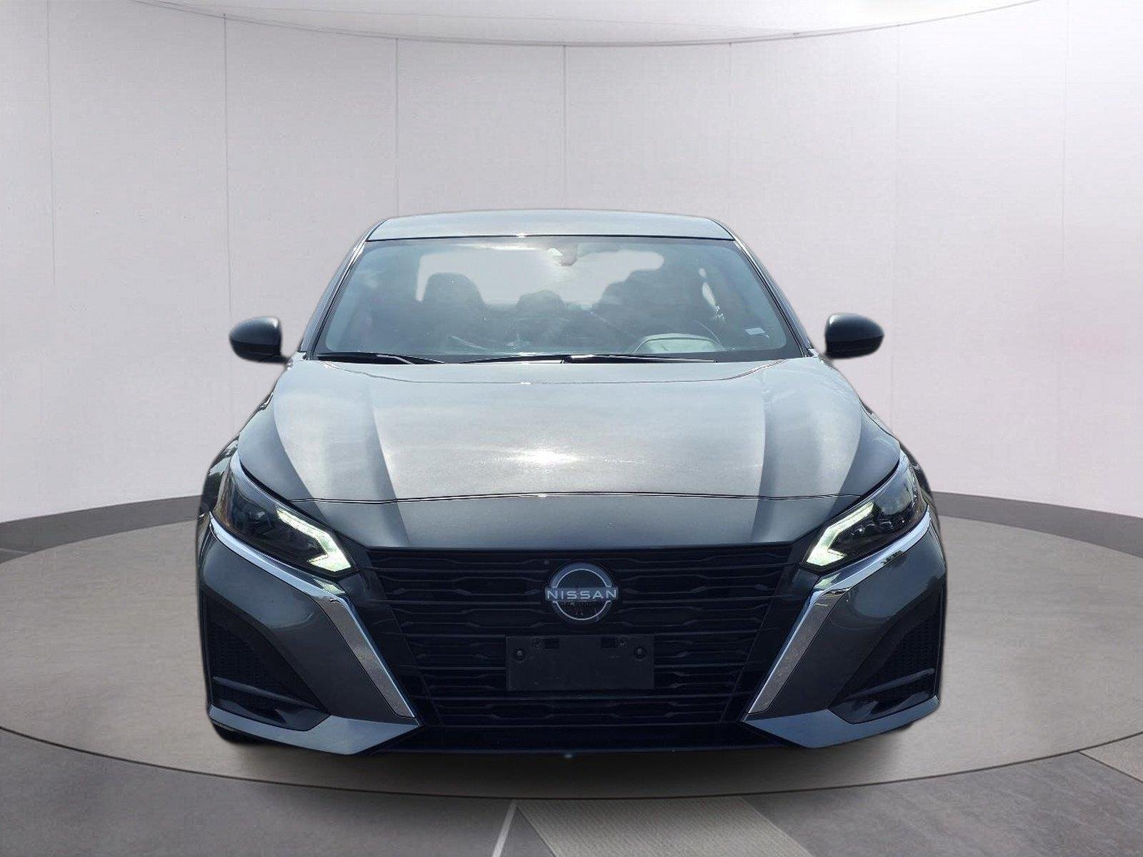 Used 2025 Gun Metallic Nissan SV image 2
