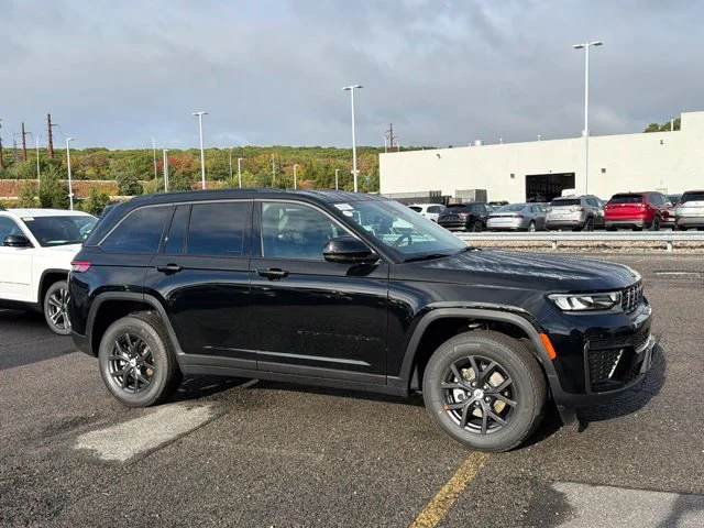 New 2027 Black Jeep Laredo Altitude image 2