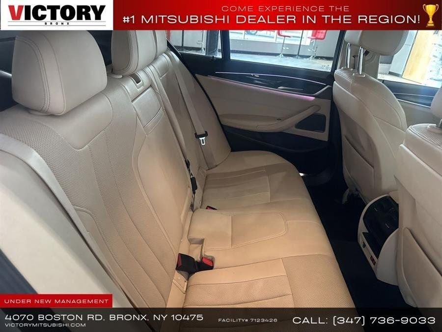 Used 2022 White BMW 530e iPerformance image 18