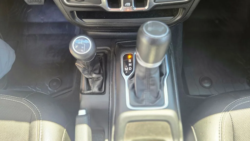 Used 2023 Green Jeep Sport S image 24
