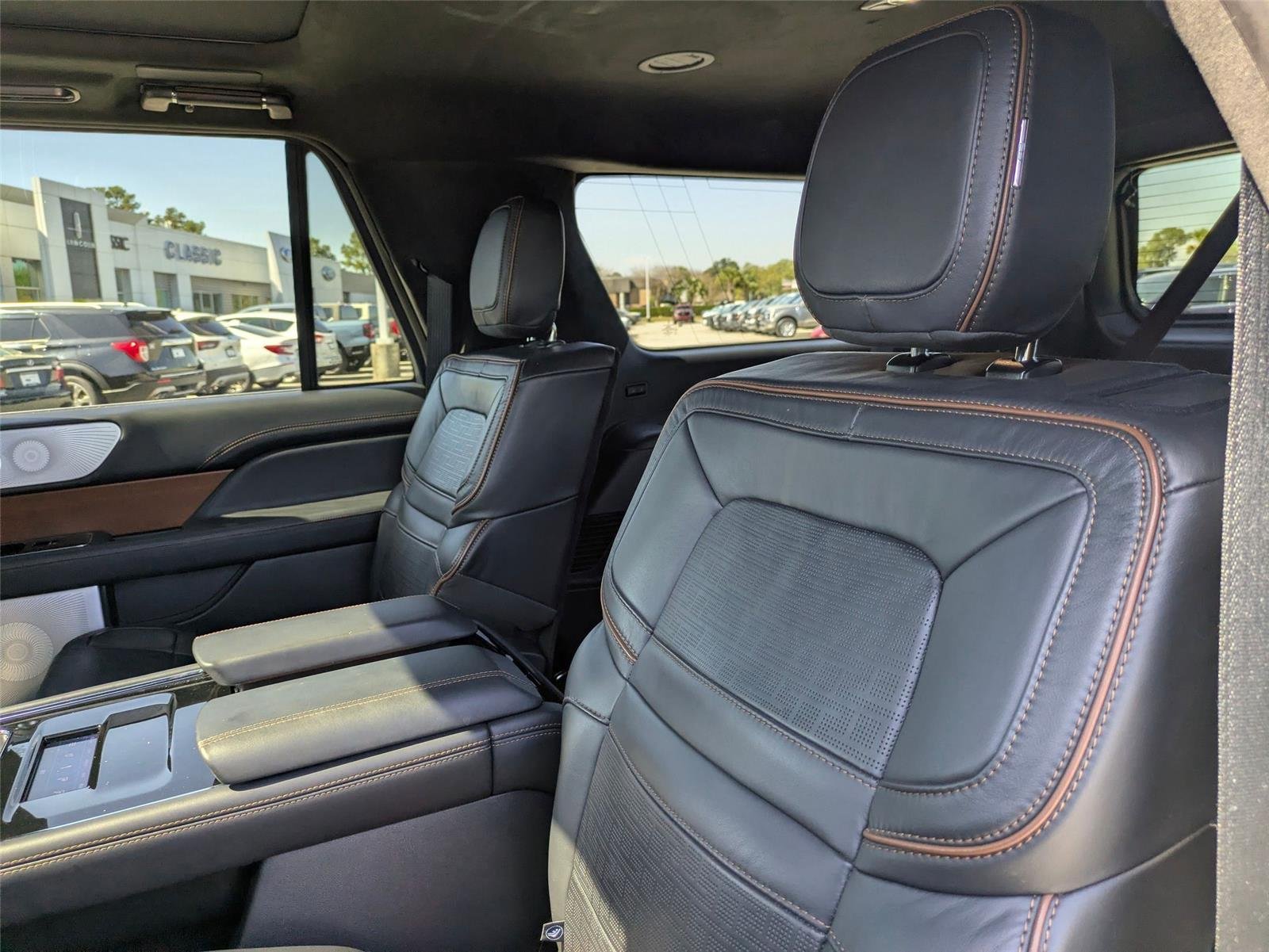 Used 2024 Silver Radiance Metallic Clearcoat Lincoln Black Label image 25