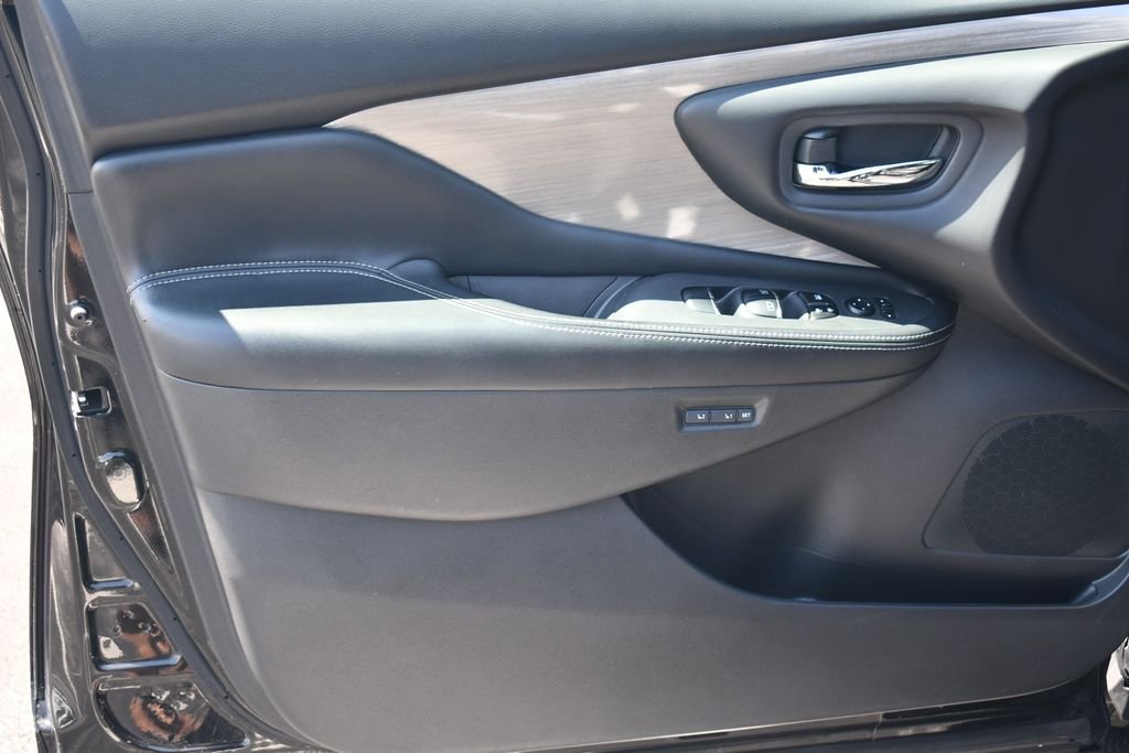 Used 2016 Magnetic Black Nissan SL image 16