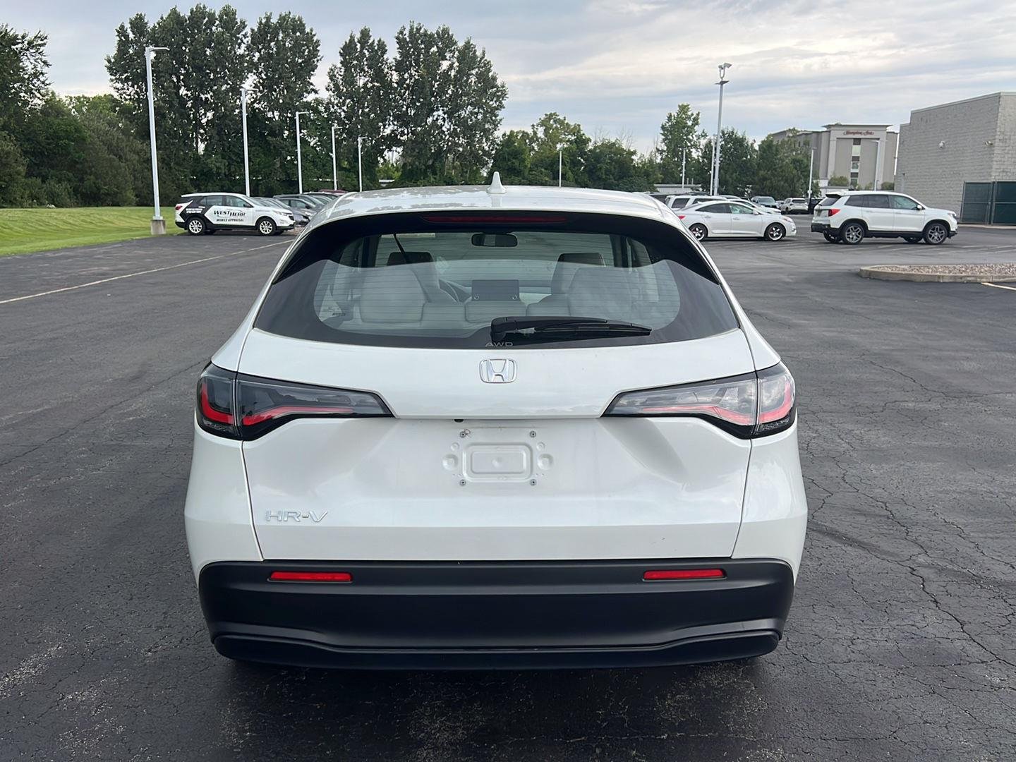 Used 2025 Platinum White Pearl Honda LX image 8