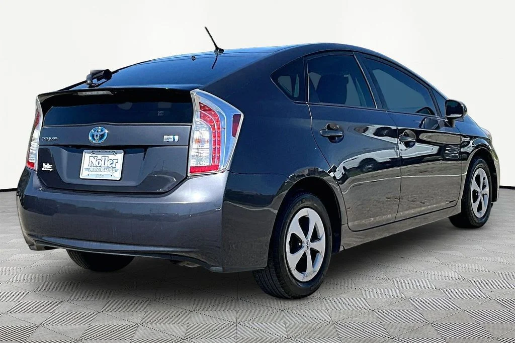 Used 2015 Toyota Prius Two with VIN JTDKN3DU0F1913191 for sale in Lawrence, KS