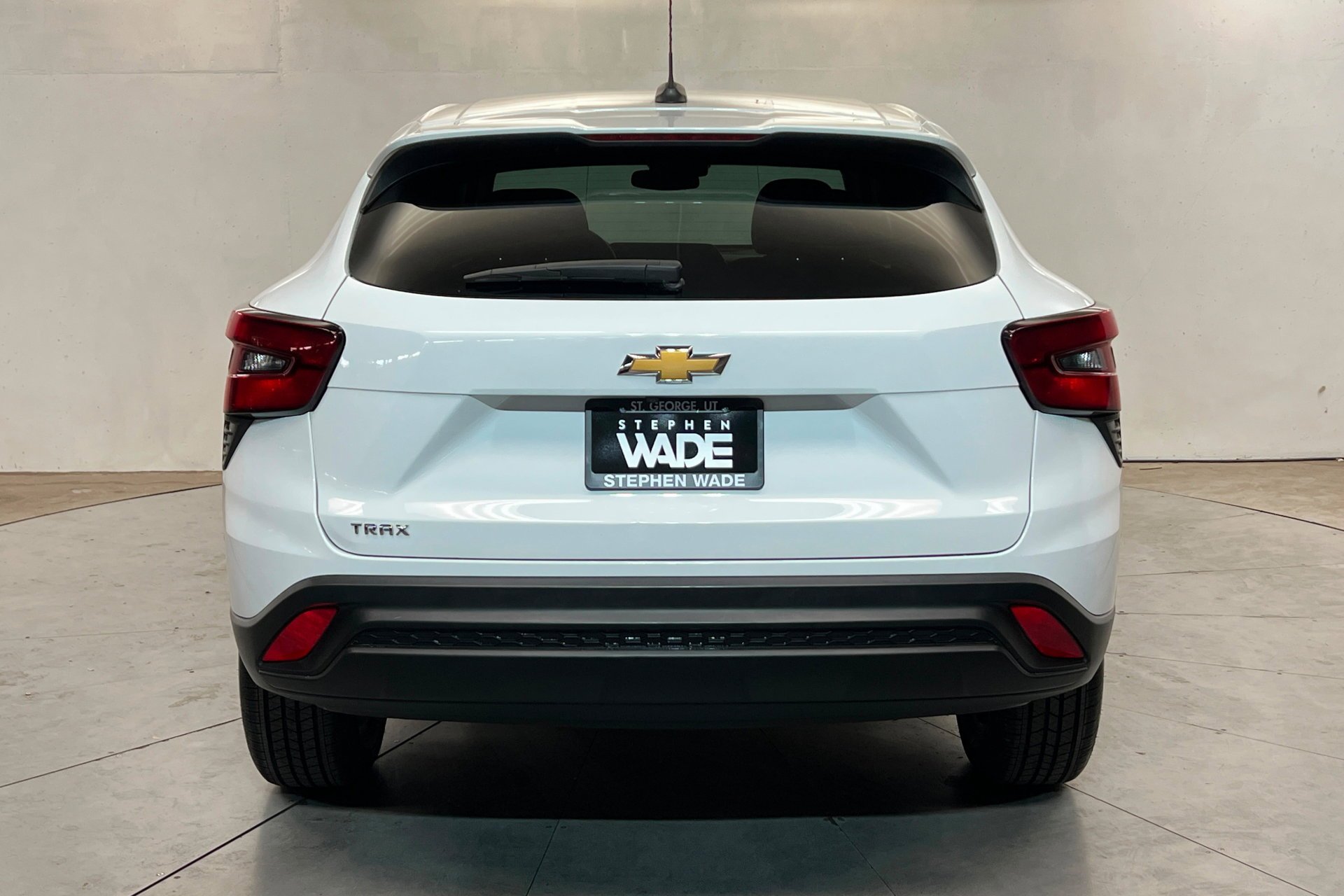 Used 2024 Summit White Chevrolet LS image 5