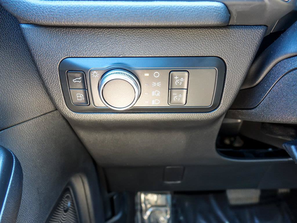 Used 2022 White Metallic Ford SE Hybrid image 27