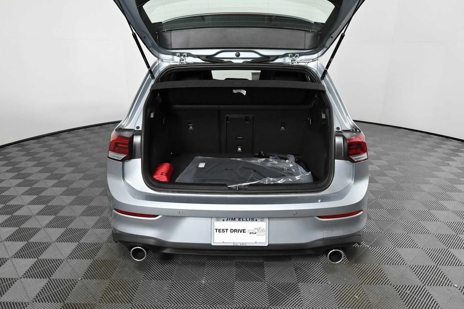 New 2026 Alpine Silver Metallic Volkswagen SE image 9