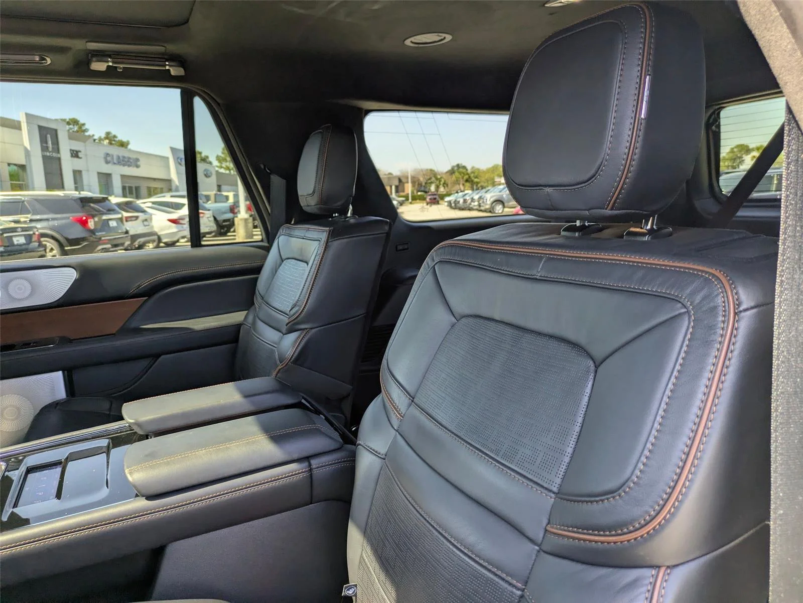 Used 2024 Silver Radiance Metallic Clearcoat Lincoln Black Label image 25