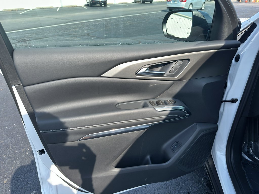 2027 Chevrolet Traverse LT - Photo 24