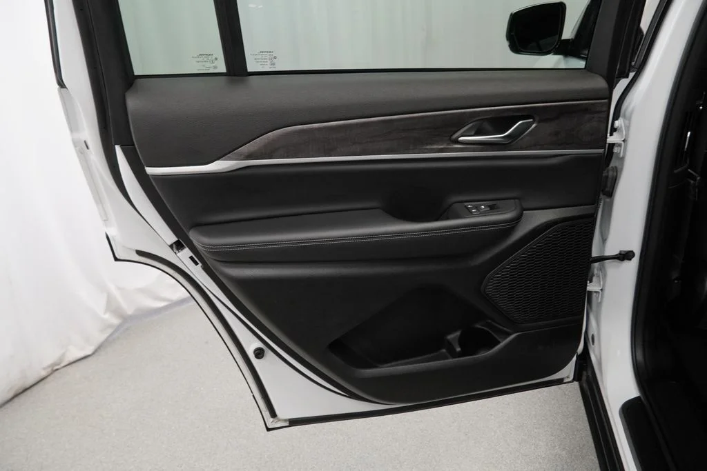 Used 2025 White Jeep Limited image 45