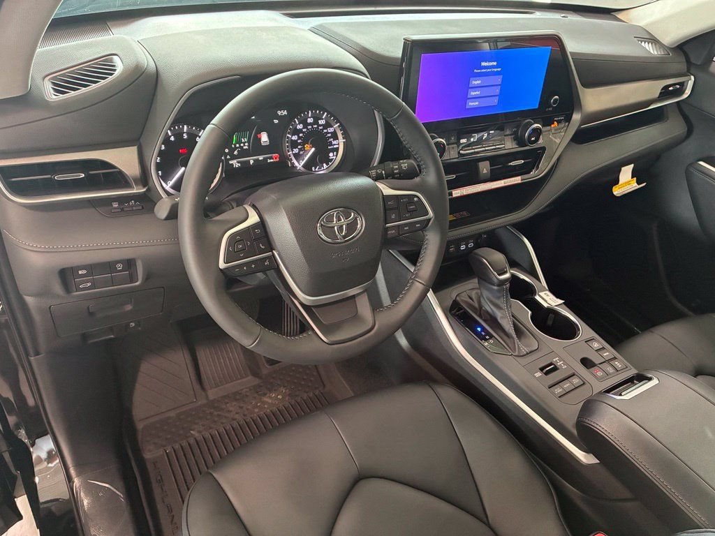 New 2026 Midnight Black Metallic Toyota XLE image 17