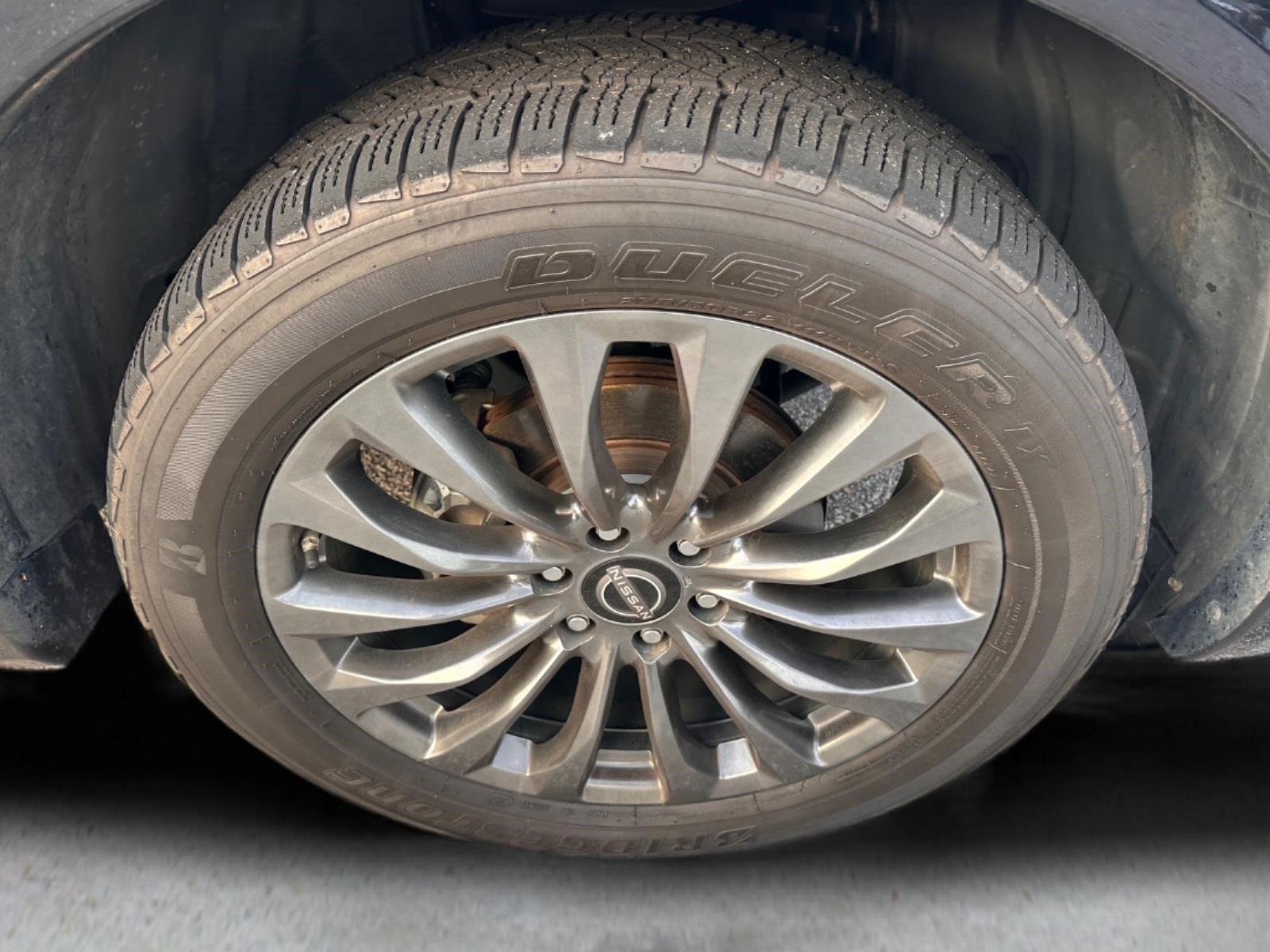 Used 2021 Super Black Nissan Platinum image 18