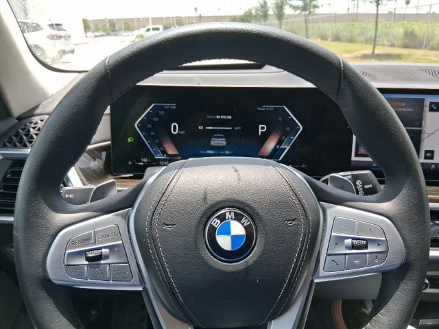 Used 2024 White BMW xDrive40i image 8