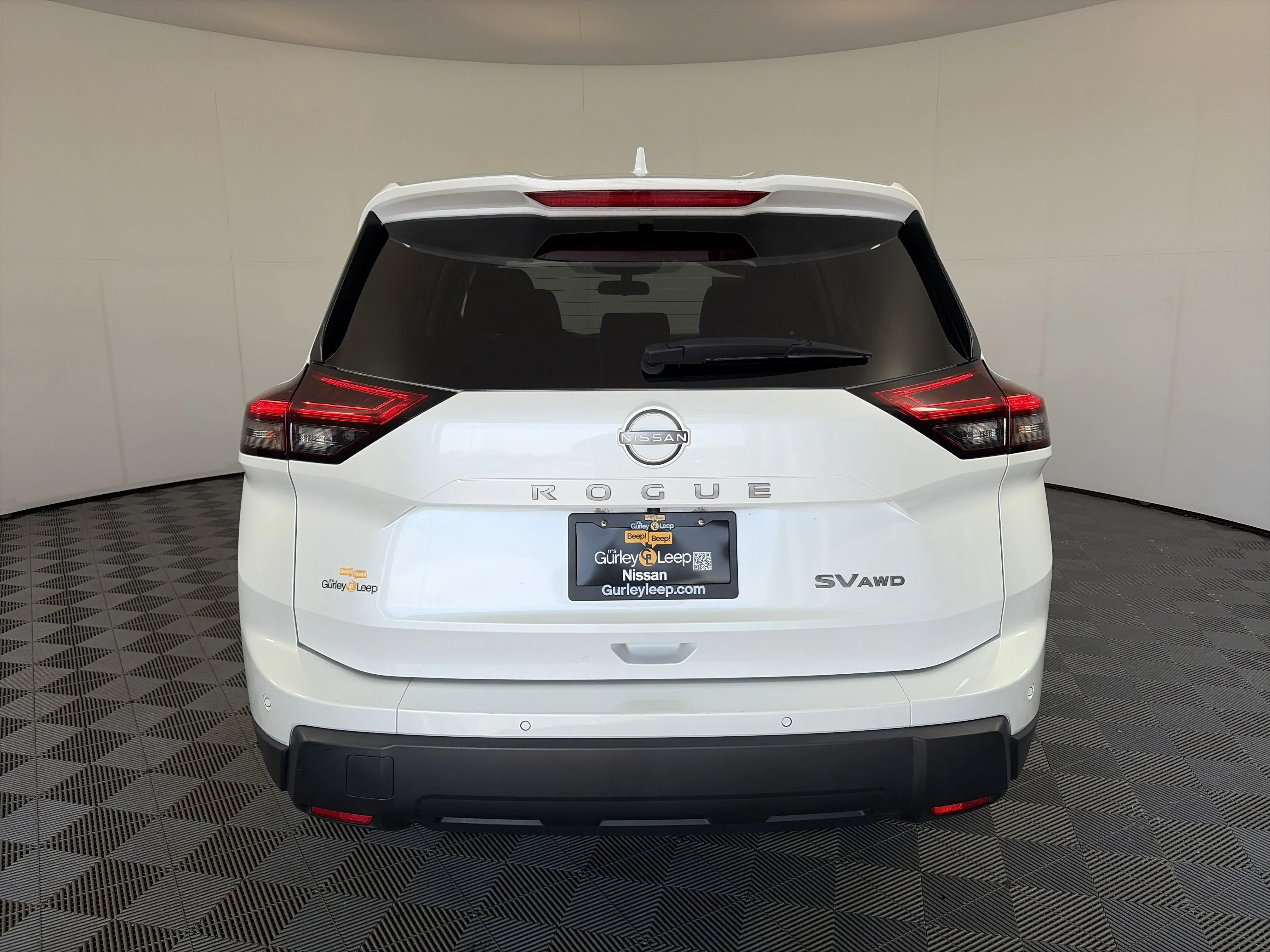 Used 2024 Everest White Pearl Nissan SV image 10