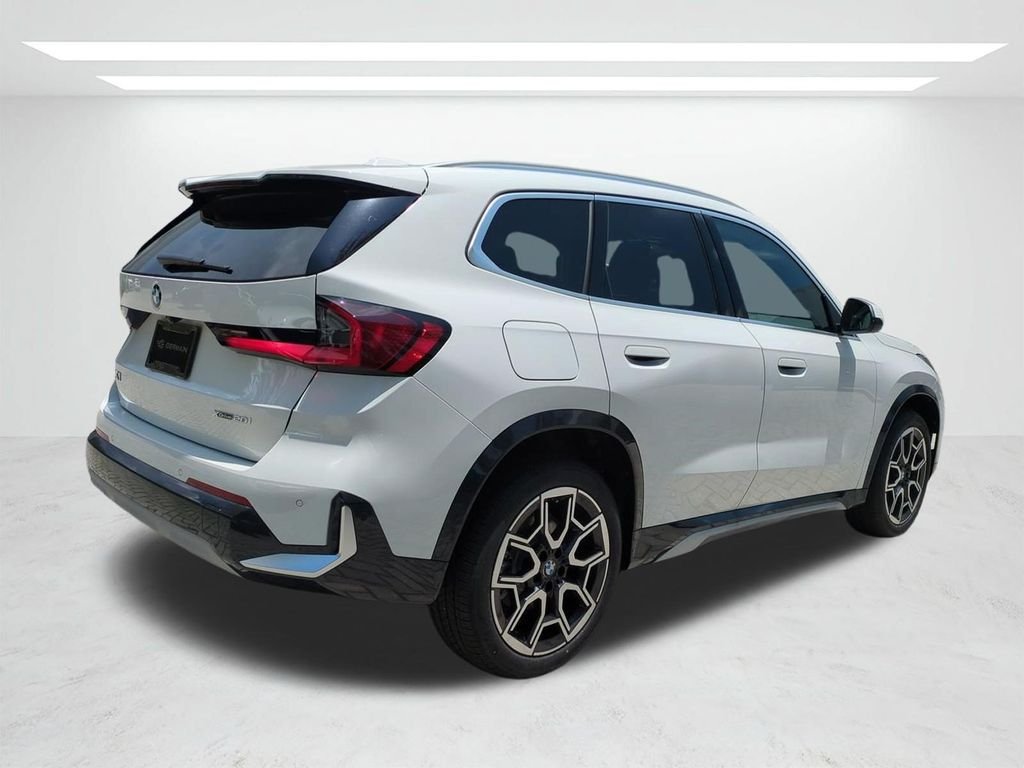 New 2026 Alpine White BMW xDrive28i image 4