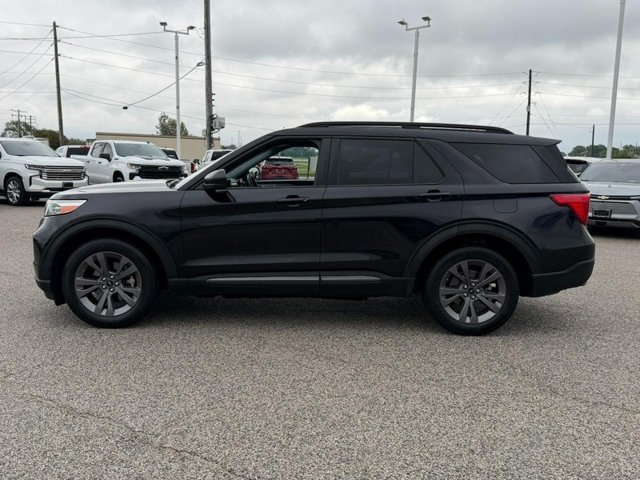 Used 2023 Black Ford XLT image 2