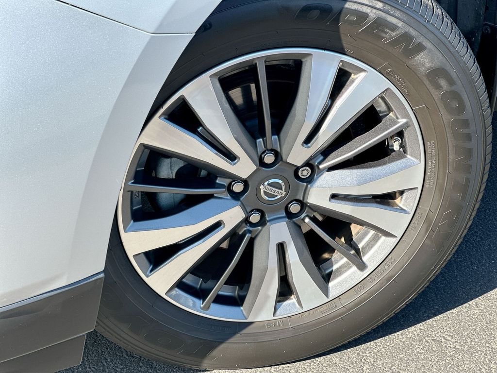Used 2017 Silver Nissan SV image 16