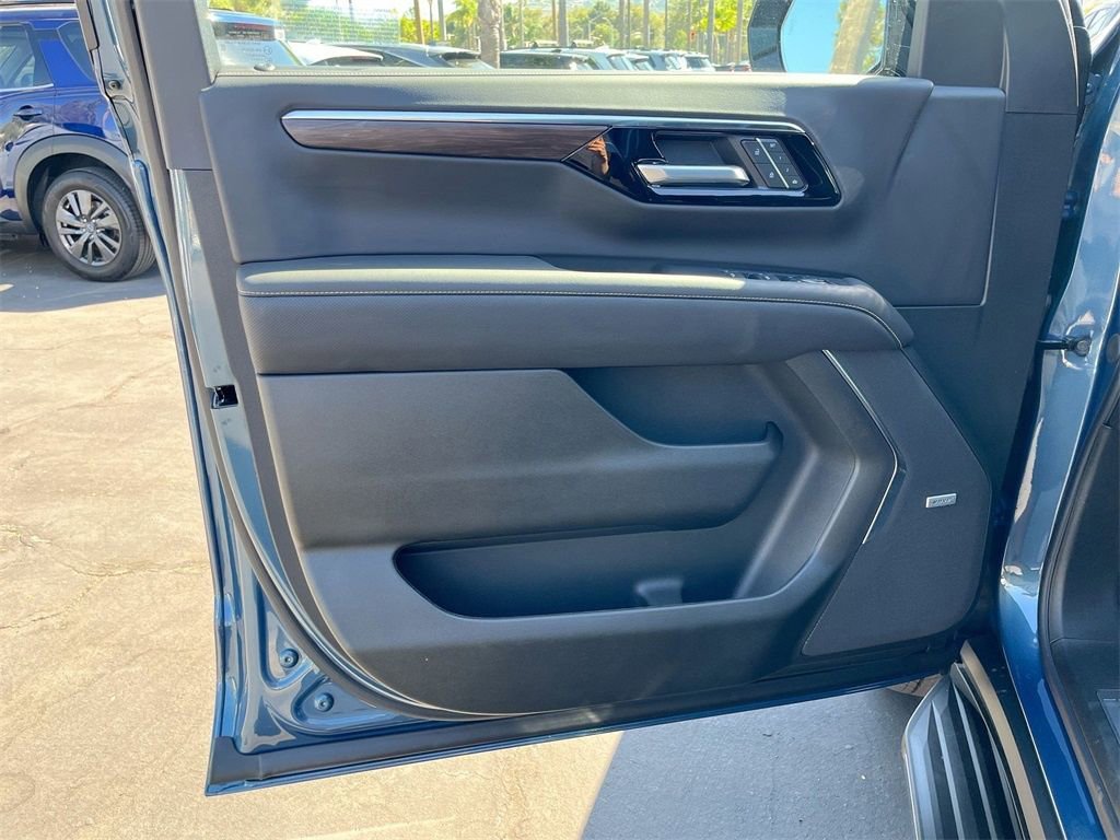 2025 Chevrolet Tahoe Premier - Photo 23