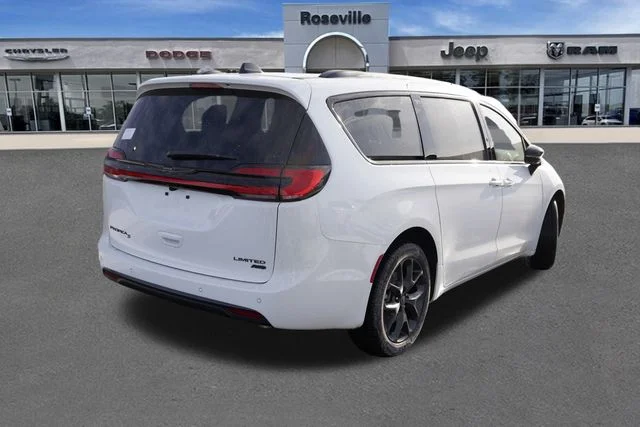 New 2026 Bright White Clear-Coat Exterior Paint Chrysler Limited image 3