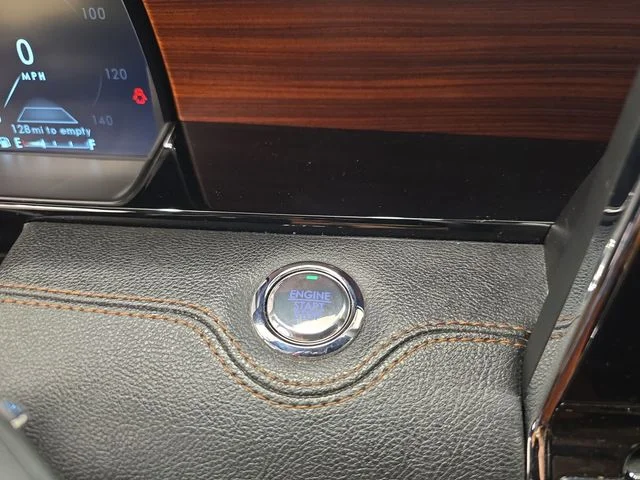 Used 2020 Black Lincoln Reserve image 37