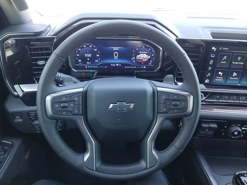 Used 2025 Summit White Chevrolet RST image 10
