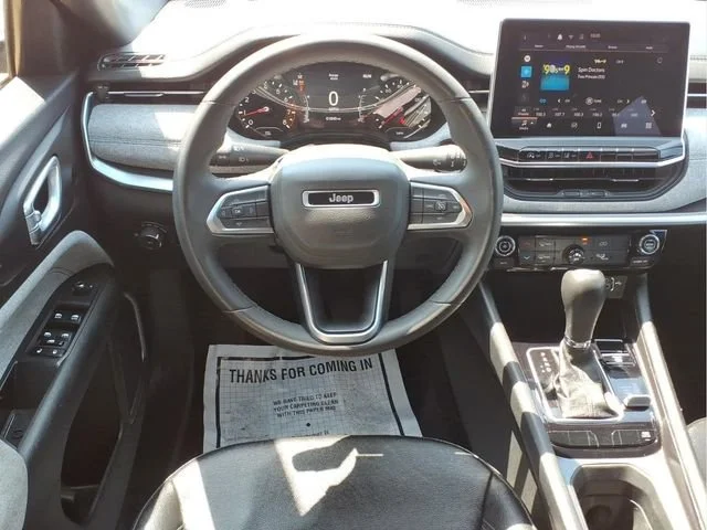 Used 2024  Jeep Latitude image 19