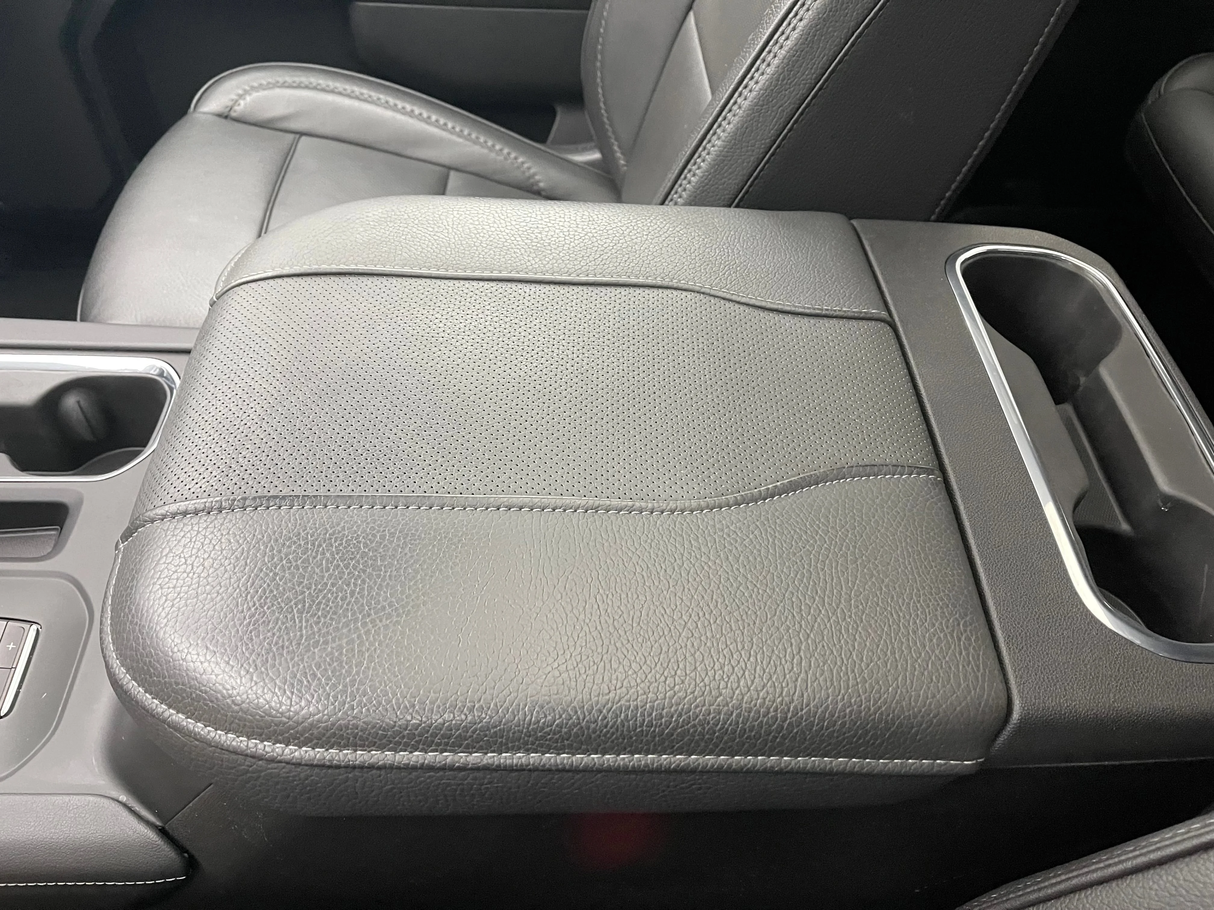 Used 2024 Onyx Black GMC Denali image 33