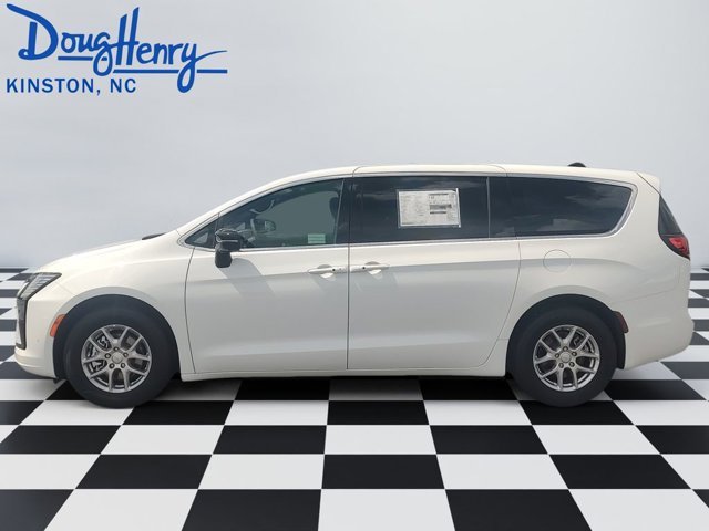 New 2027 Bright White Clear-Coat Exterior Paint Chrysler Select image 2