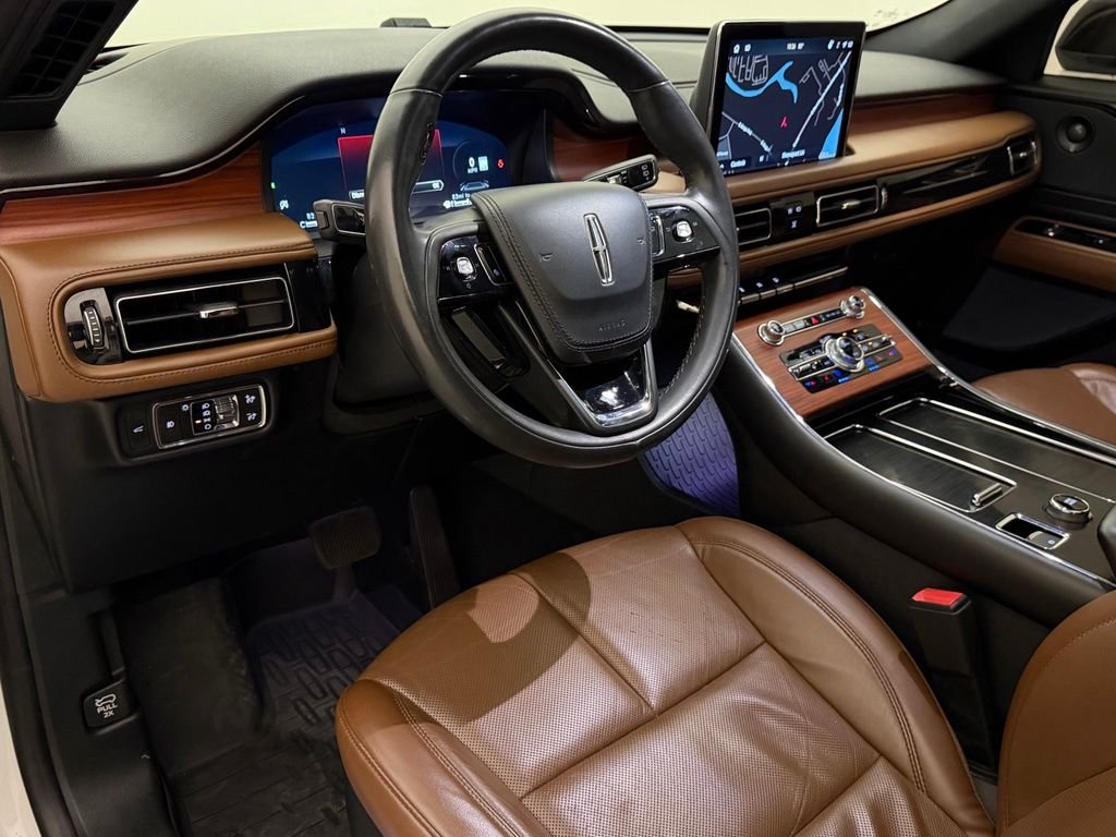 Used 2021 Ceramic Pearl Lincoln Reserve image 14