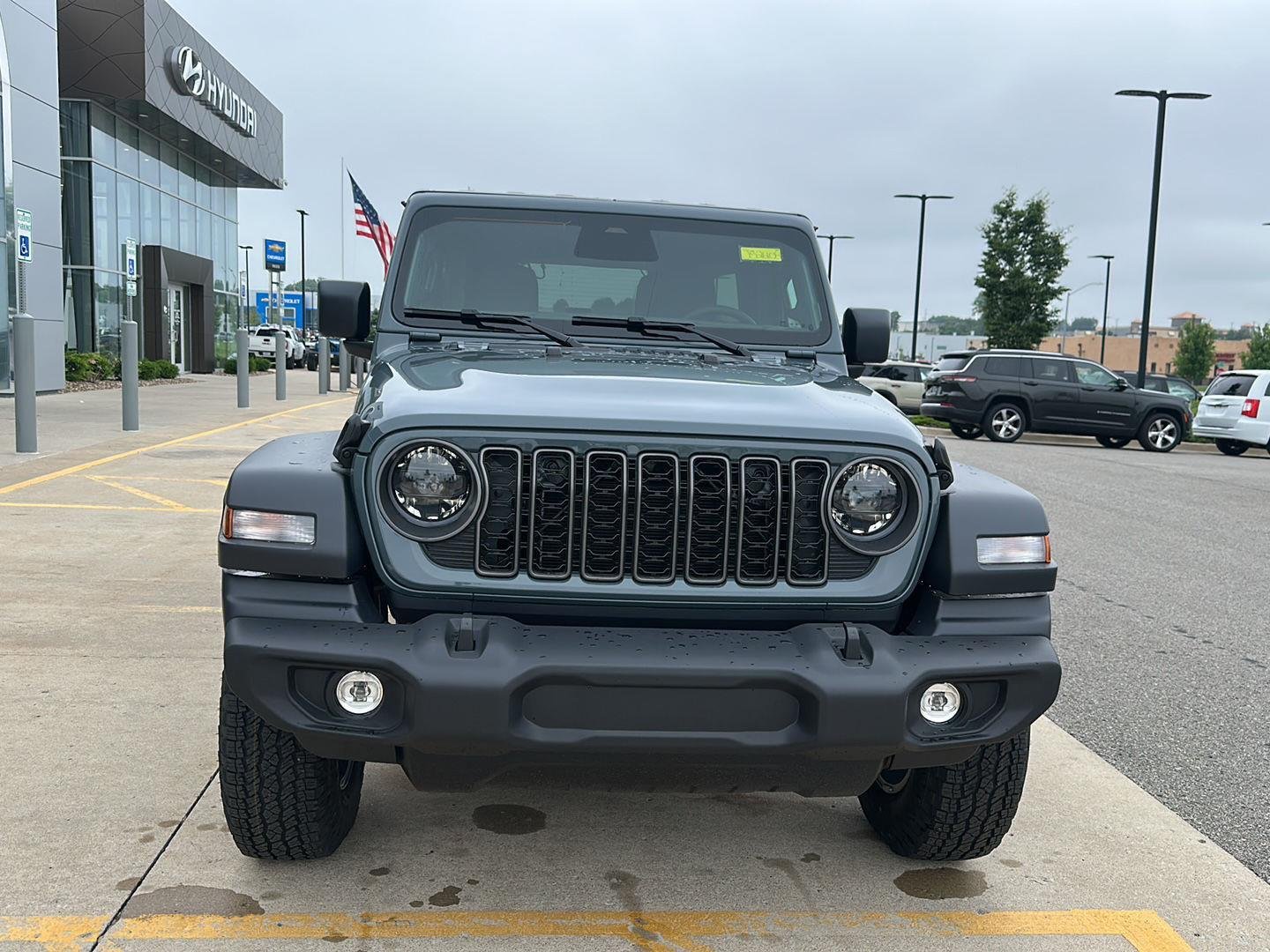 New 2026 Anvil Clear-Coat Exterior Paint Jeep Sport S image 6