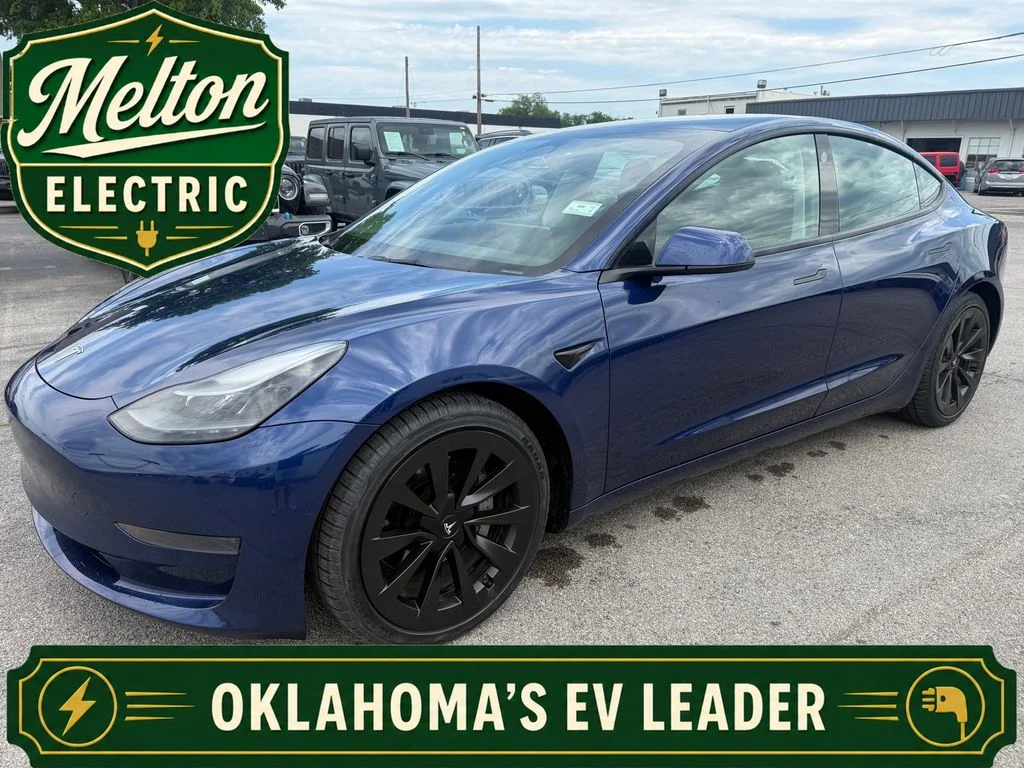 Used 2022  Tesla Base image 1