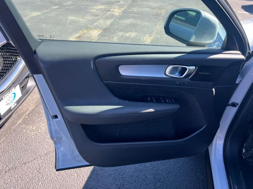 2021 Volvo XC40 Momentum - Photo 10