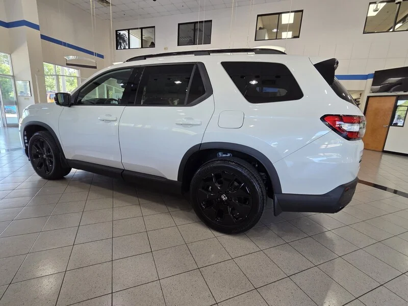 New 2026 Platinum White Pearl Honda BLACK EDITION AWD image 6