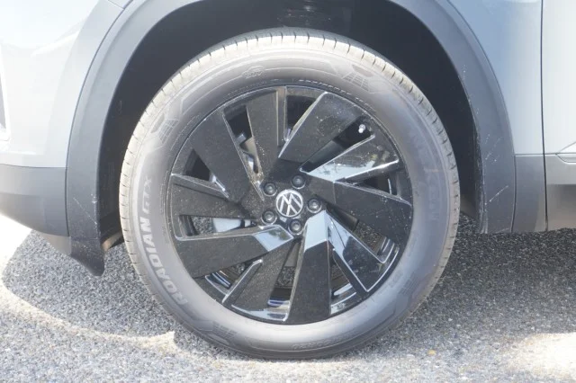 New 2026 Pure Gray Volkswagen 2.0T SE W/TECHNOLOGY image 13