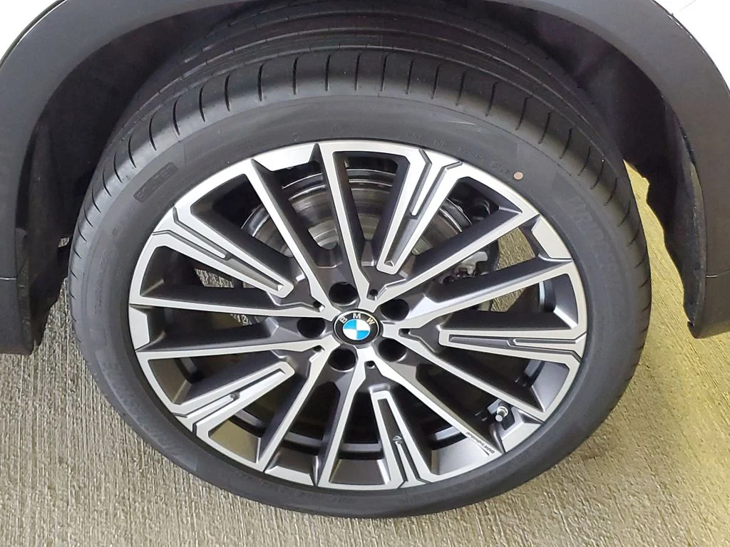 Used 2026 White BMW xDrive28i image 5
