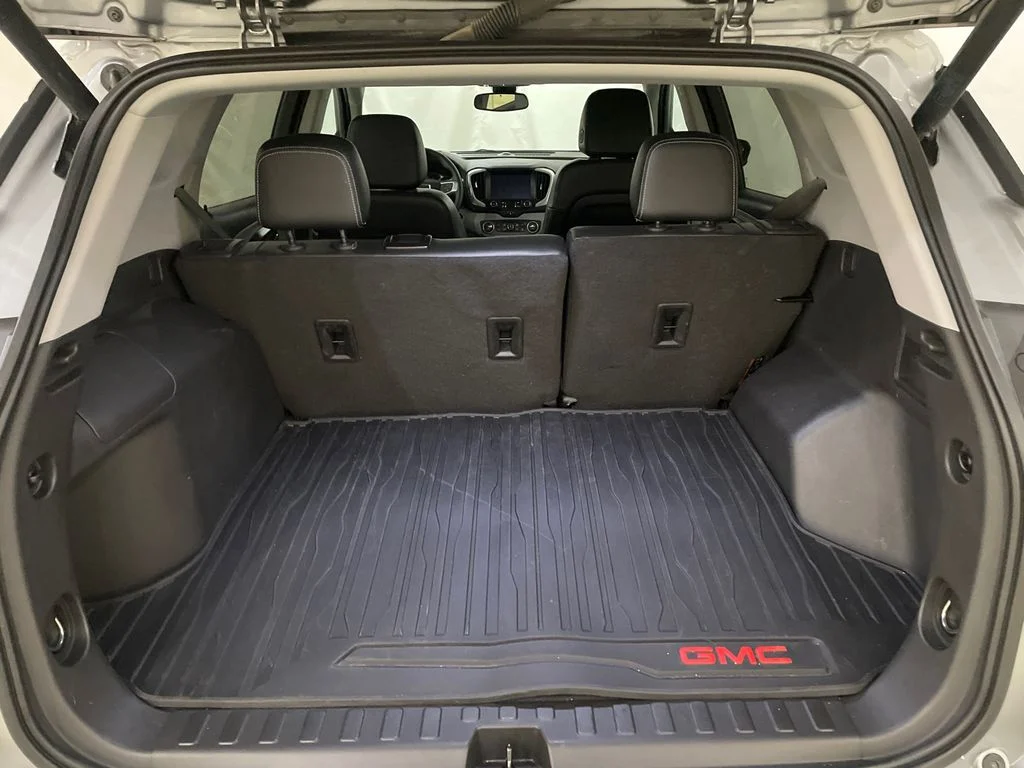 Used 2023 Sterling Metallic GMC SLT image 8