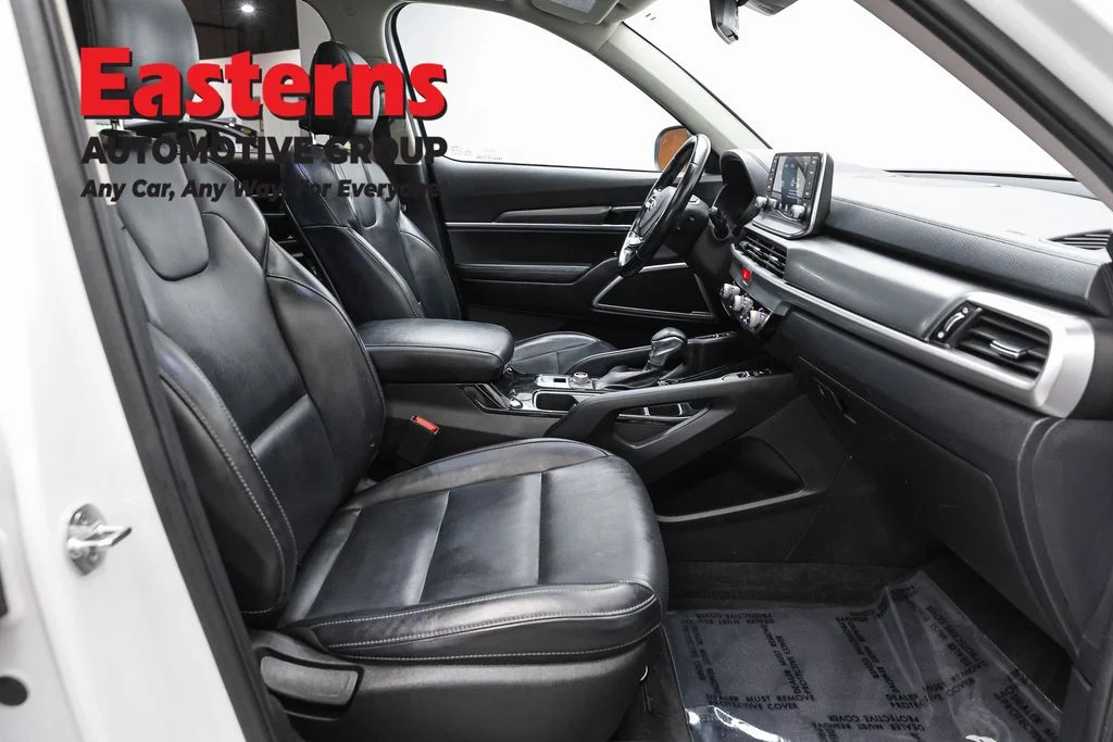 Used 2020 White Kia S image 25