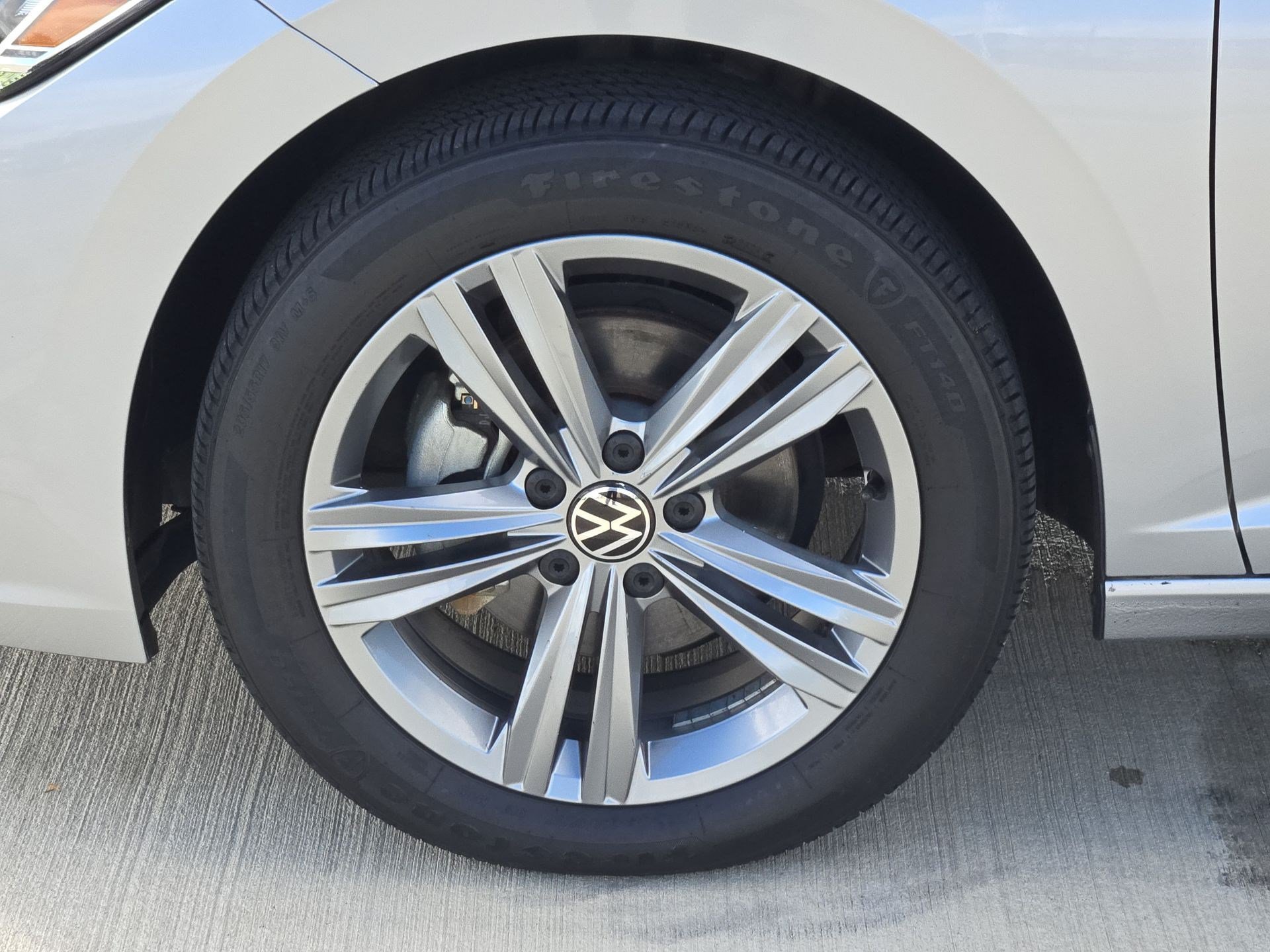 Used 2024 Silver Volkswagen SE image 11