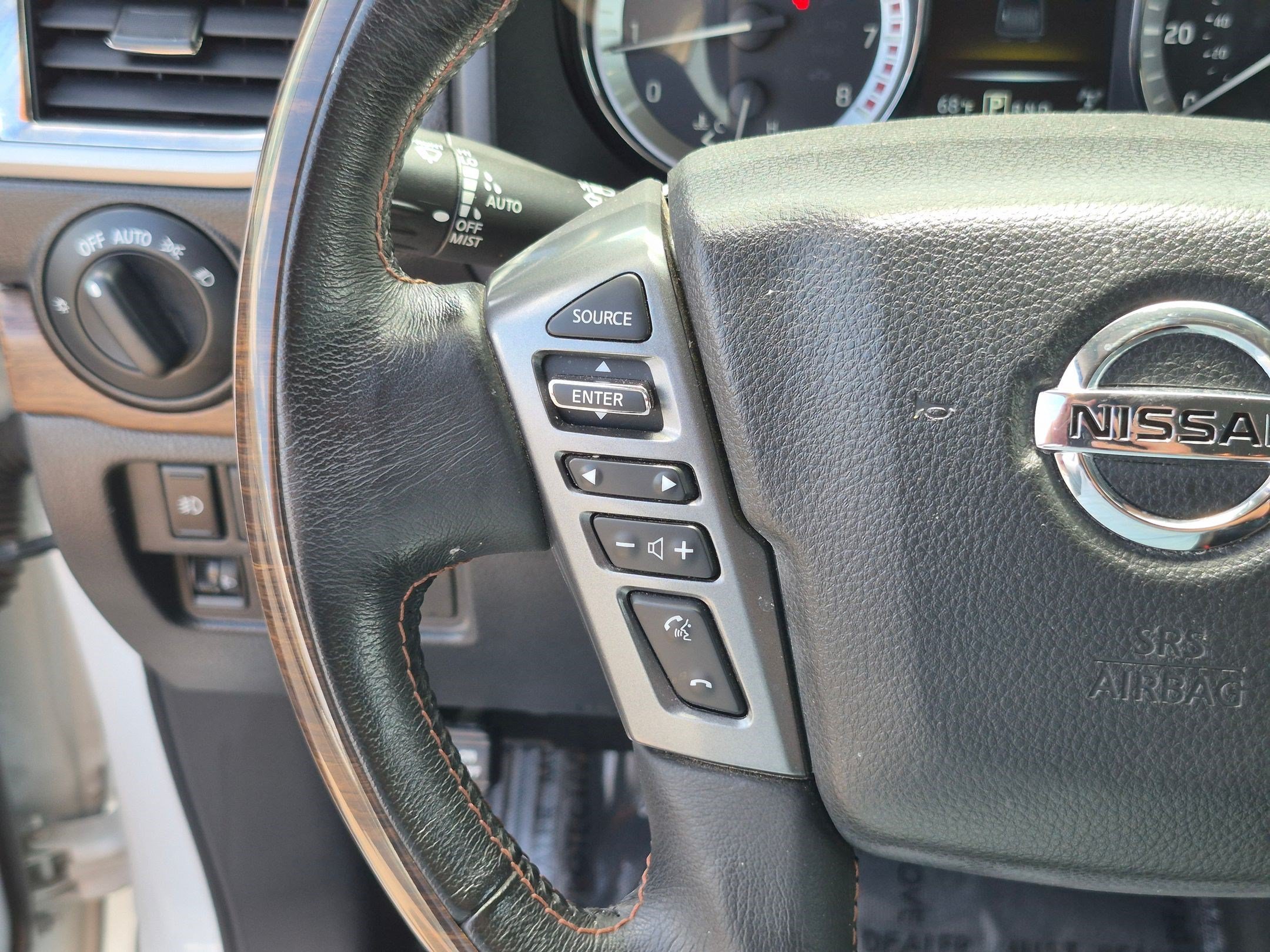 Used 2018 Pearl White Nissan Platinum Reserve image 17