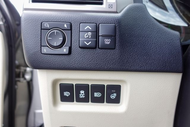 Used 2023 Silver Lexus 460 image 18