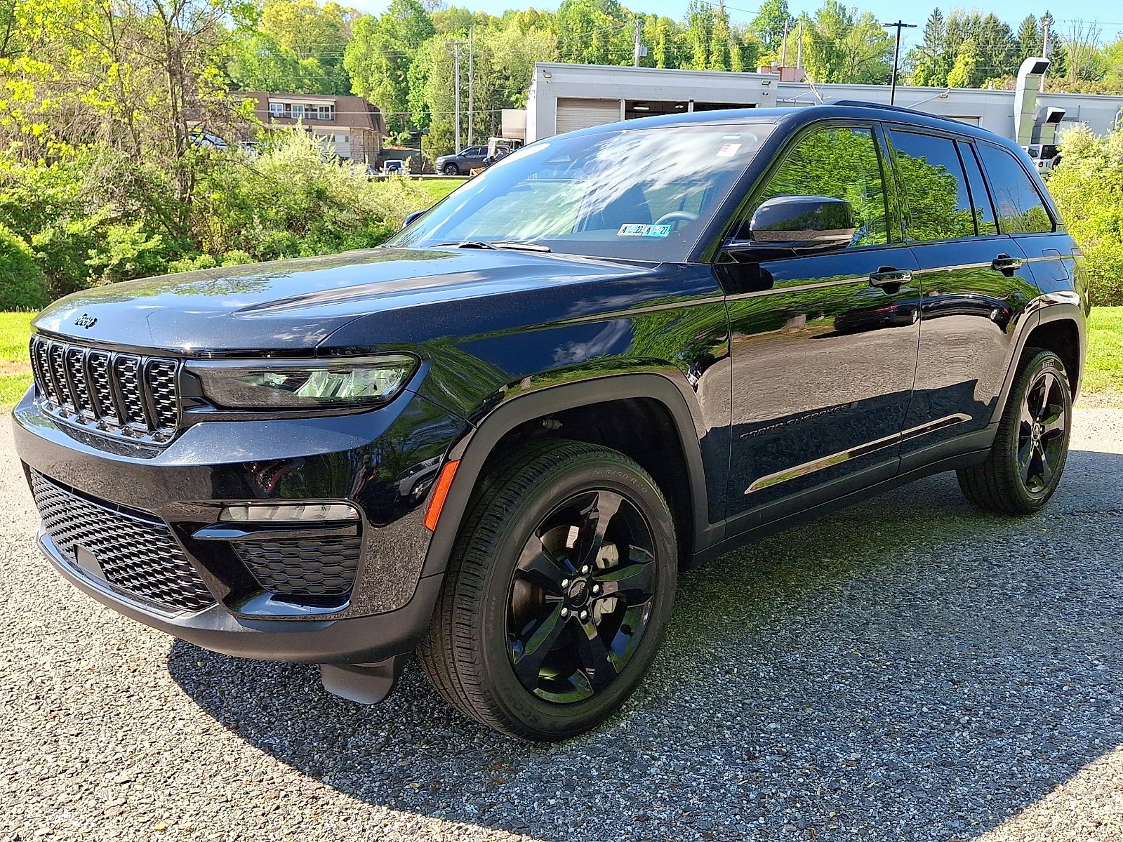 Certified Used 2023 Diamond Black Crystal Pearlcoat Jeep Limited image 3