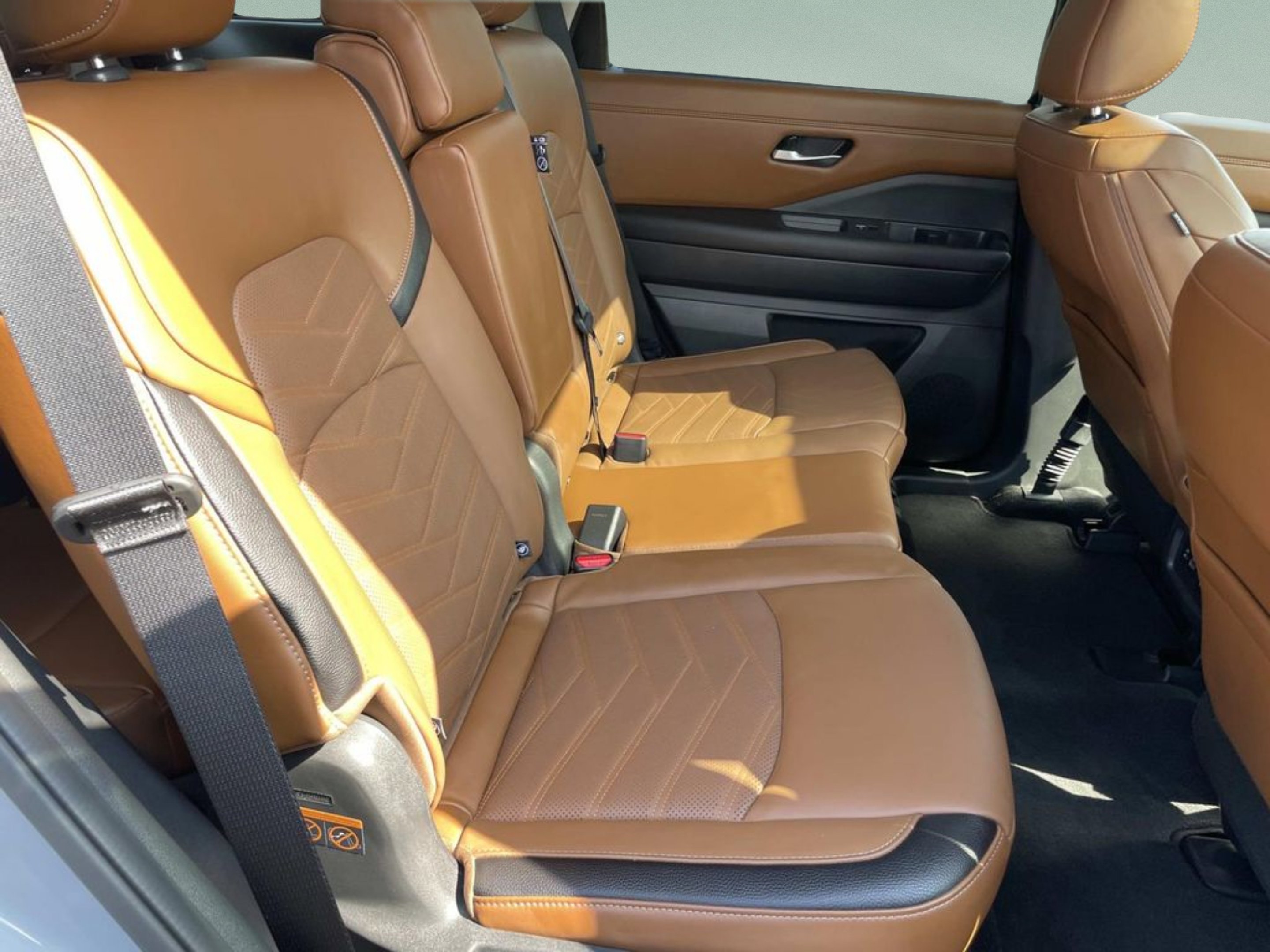 Used 2025 Gray Nissan Platinum image 18