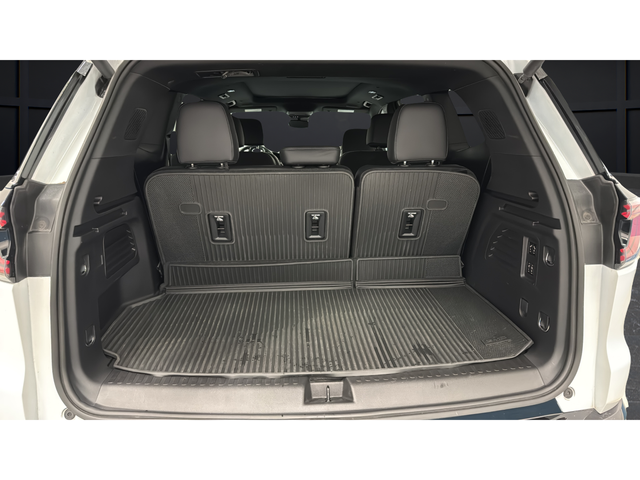 Used 2024 Summit White GMC Denali image 27