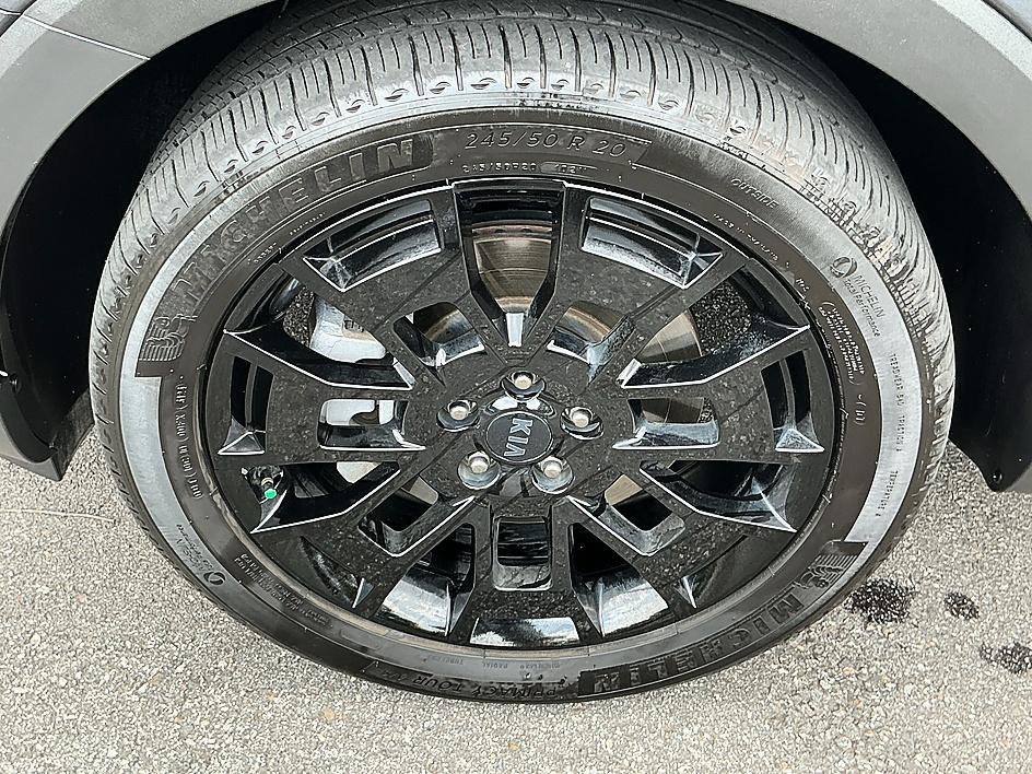 Used 2021 Gravity Grey Kia SX image 7