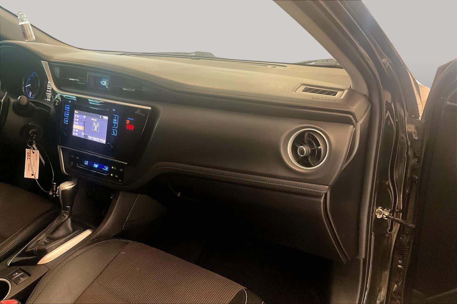 Used 2018 Black Sand Pearl Toyota SE image 17