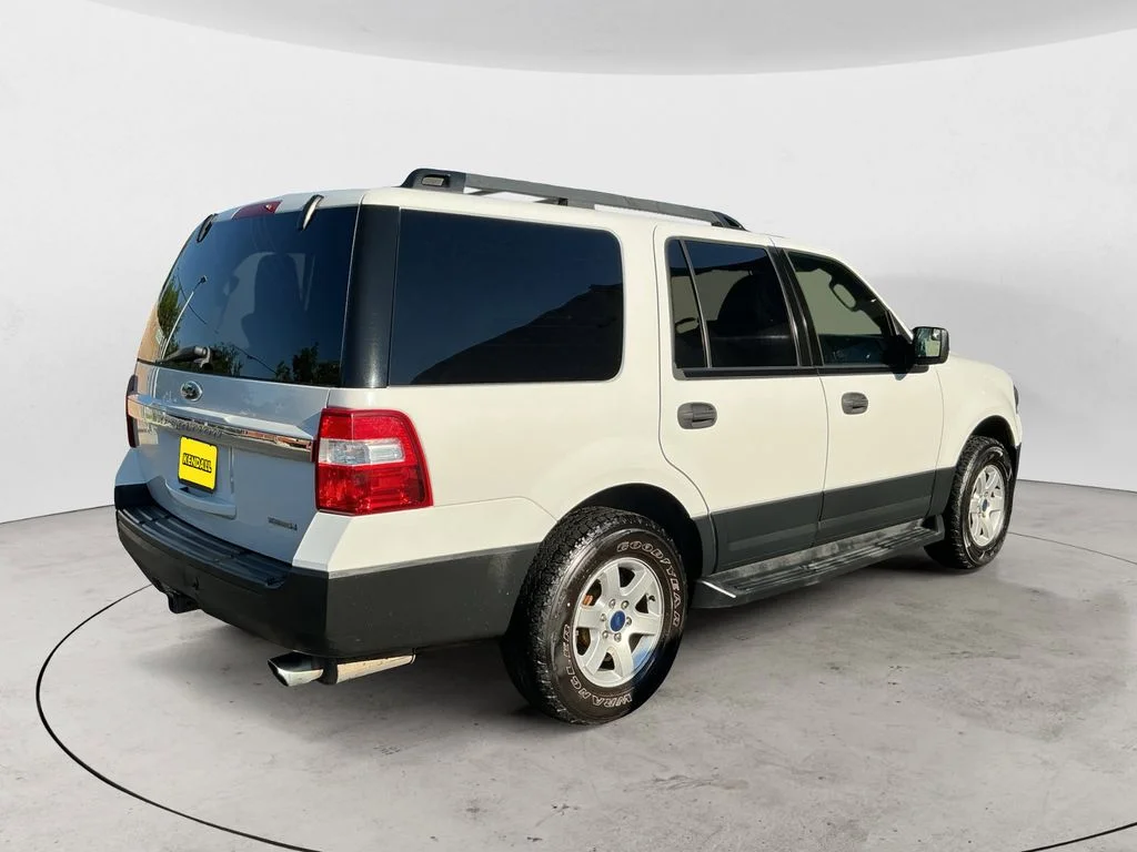 Used 2016 White Ford XL image 5