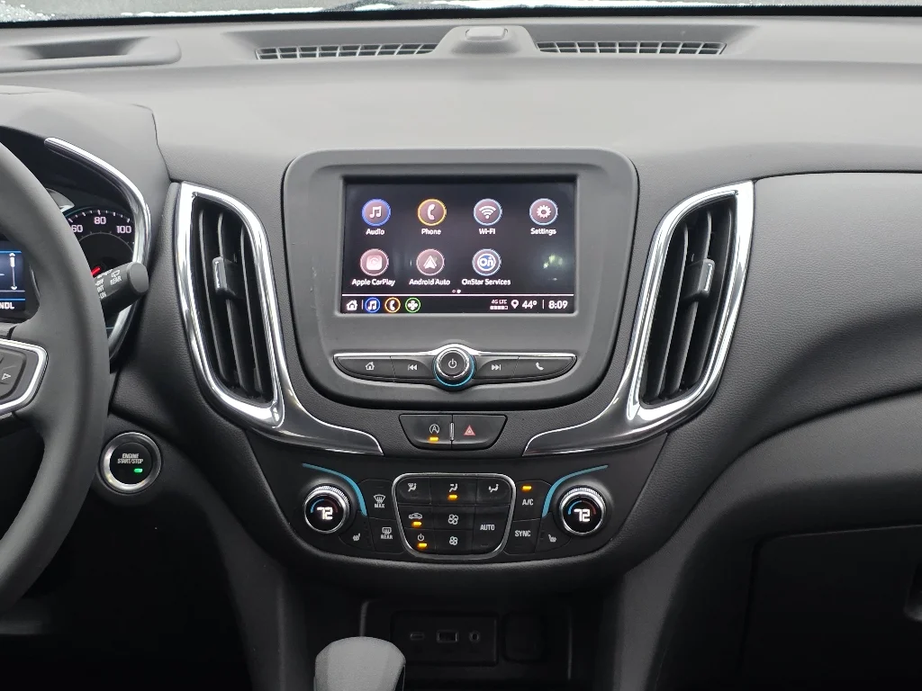 Used 2024 Summit White Chevrolet LT image 3