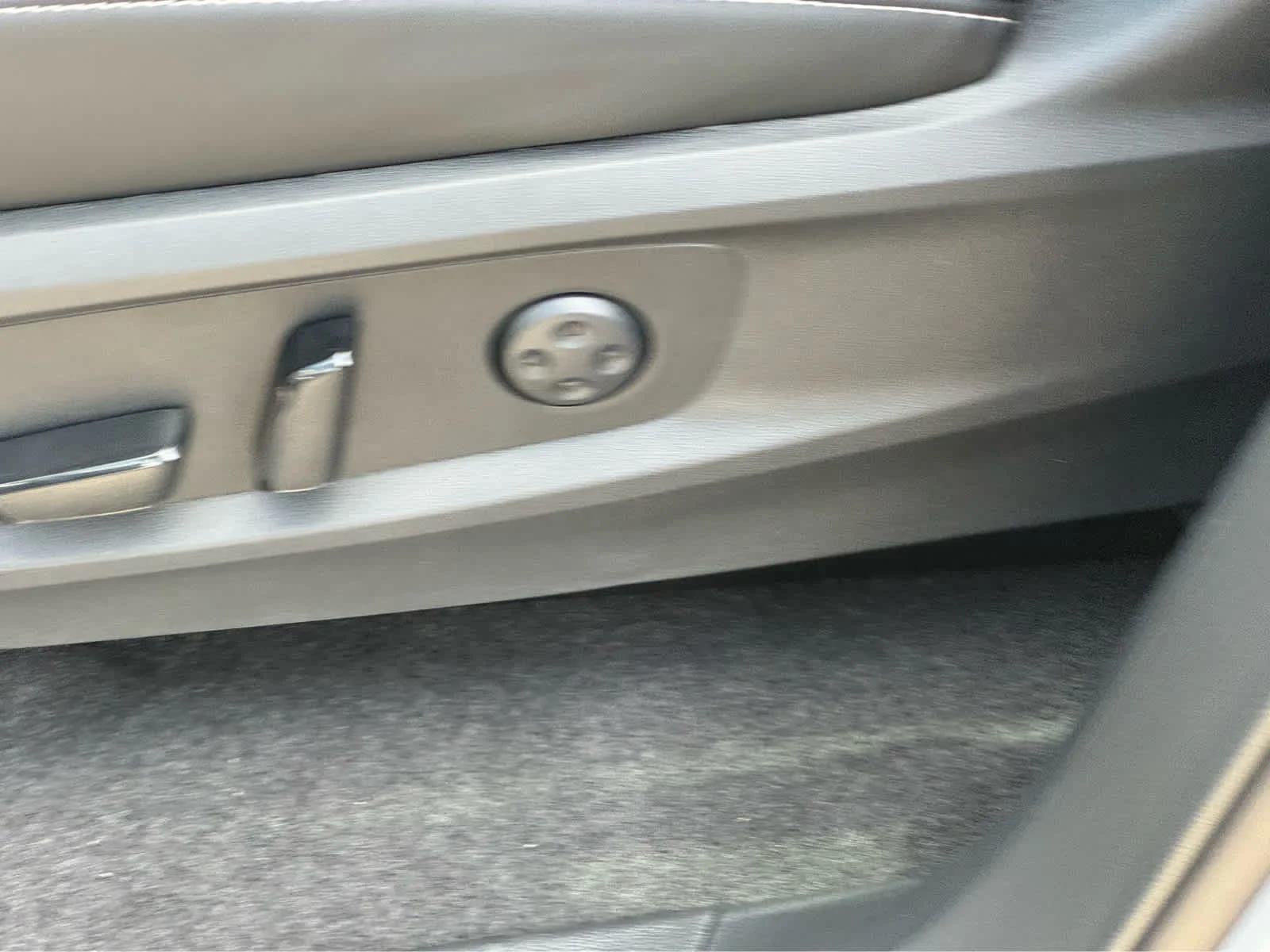 New 2027 HARBOR GRAY INFINITI Luxe FWD image 17